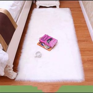 Brand New White Fur Rug!! 😍